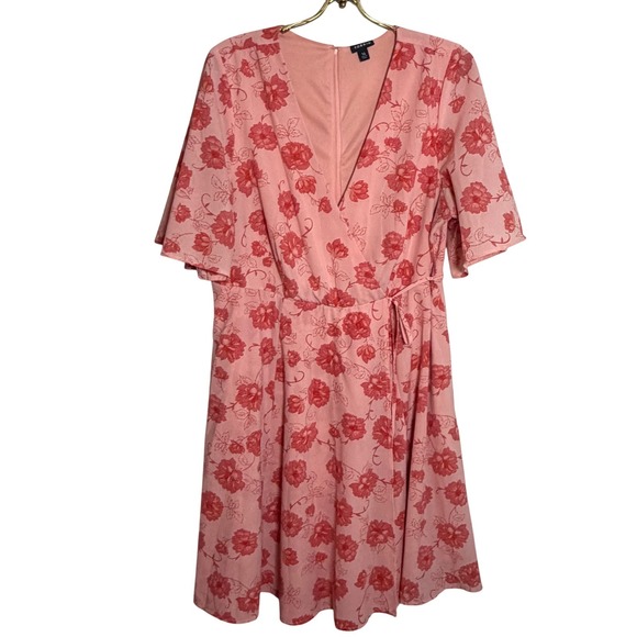 torrid Dresses & Skirts - Torrid Pink Floral Faux Wrap Dress Womens 14 Short Sleeve V-Neck Fit Flare Mini